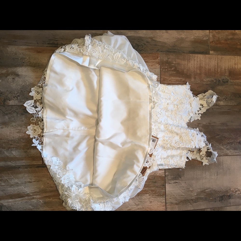 Beautiful formal girls dress - Picture 3 of 6